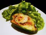 Chèvre chaud en nid d'avocat