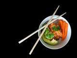 Sushi bowl au saumon, à l’avocat et à la carotte