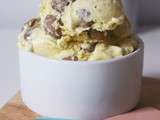 Crème glacée à la vanille et à la pâte de cookie. (Cookie Dough)