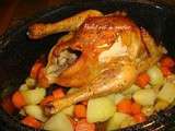 Poulet rôti et sa garniture de carottes et de châtaignes