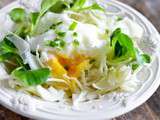 Salade de chou blanc, mâche et oeufs pochés
