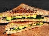 Green sandwich - avocat, épinards et purée d'amandes