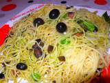 Spaghettis aux anchois , olives et pesto