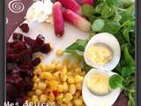 Assiette fraîcheur maïs, bettetrave, mâche oeufs durs et radis beurre