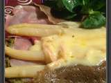 Galette au sarrasin au pesto, jambon du pays, grosses asperges blanches et avalanche de raclette de Savoie