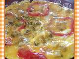 Omelette aux poivrons rouges, cubes de fromage aux noix et herbes aromatiques