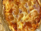 Pizza maison tomate jambon et mozzarella