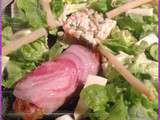 Salade de feuilles de chêne, mozzarelle, asperges et son poulet paprika curcuma larde de pancetta