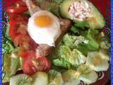 Salade de laitue avocat thon, tomates,concombre sauce vinaigrette aux noix
