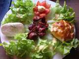 Salade fleur de tomate-mozza, gésiers de volaille et son panier feuilleté