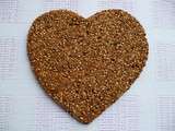 Biscuit coeur végan cru sarrasin-cacao-coco-graines de lin (diététique, sans gluten ni lait ni oeuf ni sucre, riche en fibres)
