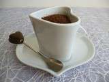 Mugcake caramel cacao au son d'avoine avec yaourt de soja et psyllium (diététique, sans sucre ni oeuf et riche en fibres)