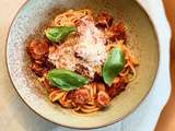 Spaghettis aux saucisses et la sauce tomate de Cyril Lignac ddans tous en cuisine