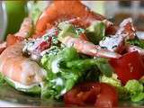 Salade aux crevettes roses, avocat, sauce à la ciboulette