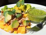 Salade de mangue, avocat et poulet, sauce citron vert et coriandre