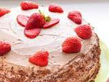 Gâteau aux fraises et mousse de chocolat au mascarpone