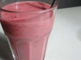 Smoothie framboise, fraise, noix de coco et miel
