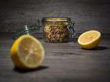 Crumble de sardines aux citrons confits, olives vertes, raisins secs et pignons de pin