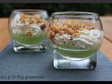 Verrine de gelée de concombre, chantilly au chèvre et crumble de pignons de pin