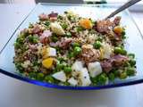 Salade de quinoa, petits pois, bacon et œuf