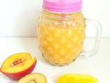 Smoothie ananas, pêche, kiwis jaunes (Yellow kiwis, pineapple and peach smoothie)