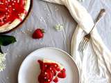 Strawberry and elderflower cheesecake // Cheesecake aux fraises et fleurs de sureau