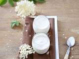 Yaourts aux fleurs de sureau et à l'amande blanche - Homemade yogurts with elderflowers and almond butter