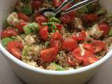 Salade de quinoa, fèves, fêta et tomates cerises