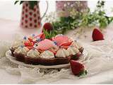 Gâteau mousse au chocolat, orange sans farine, fraises et chantilly avec son petit coulis de fraises
