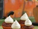 Cupcakes au chocolat et meringues fantômes {Halloween}