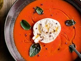 Soupe de tomates au basilic et à la burrata