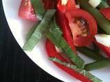 Salade d'été basilic - tomates - poivron - haricot vert