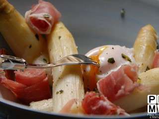 Asperges blanches en salade printanière