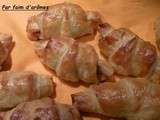 Mini croissants apéritifs tapenade bacon