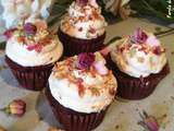 Cupcakes Red Velvet de la Saint-Valentin - Coeur aux framboises et Chantilly à la rose