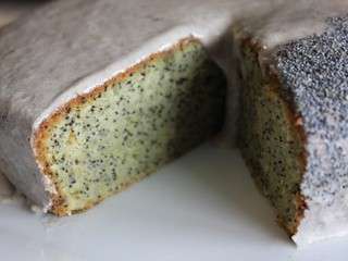 Gâteau pavot avocat et glaçage miel banane