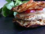 Hamburger revisité : poulet, sauce caesar et galette de pommes de terre