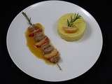 Brochette de canard & nectarines, sauce au poulsard & orange et son ecrasee de pommes de terre