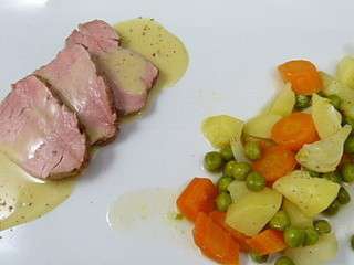 Filet mignon de porc basse temperature, jardiniere de legumes, sauce moutarde