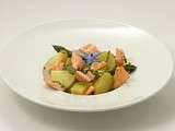 Salade tiede de bonnottes, saumon, asperges vertes & vinaigrette au basilic
