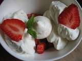 Soupe de fraises a la menthe & combava et sa chantilly vanillee