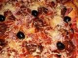 Pizza chorizo et tomates confites