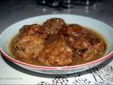 Boulette de viande hachée a la sauce blanche épaisse