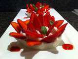 Corolle de fraises sur flan délicatement parfumé au basilic