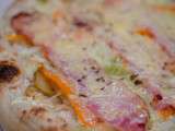 Pizza au chou, à la carotte et au bacon