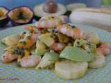 Salade de crevettes, avocat, fruits de la passion et banane