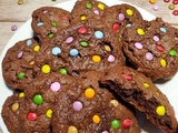 Cookies chocolat et pastilles colorées