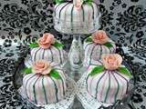 Gateaux d'anniversaire {mini cakes } fleuris - fleurs en pâte à sucre {roses et orchidée }
