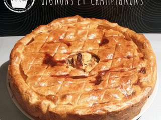 Tourte au poulet, oignons et champignons