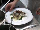 Atelier des chefs : Recette de Bar et crème de coquillages, purée de panais, coulis de cresson et champignons des bois